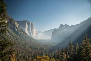 nature, Landscape, Trees, Mountains, Sun rays, Yosemite National Park