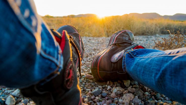 men outdoors, Converse, Sunset, Outdoors, Shoes, Arizona, Desert, Torn jeans, Rock HD Wallpaper Desktop Background