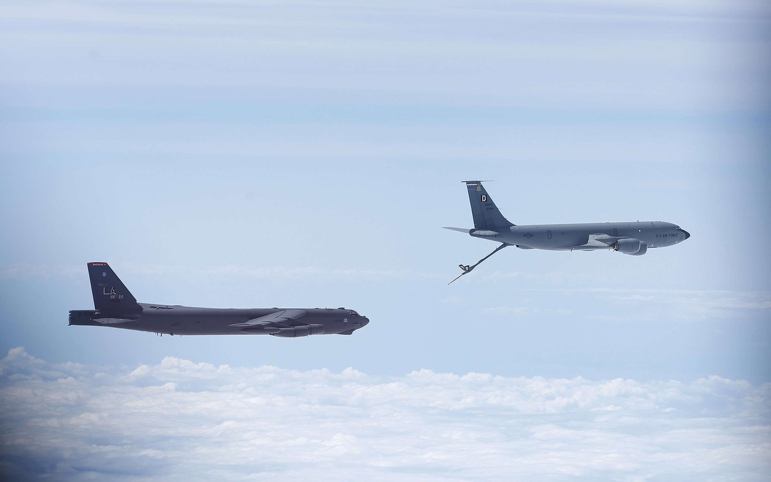 Boeing B 52 Stratofortress, Boeing KC 135 Stratotanker, Aircraft, Military aircraft, Strategic bomber, Bomber, Mid air refueling Wallpaper