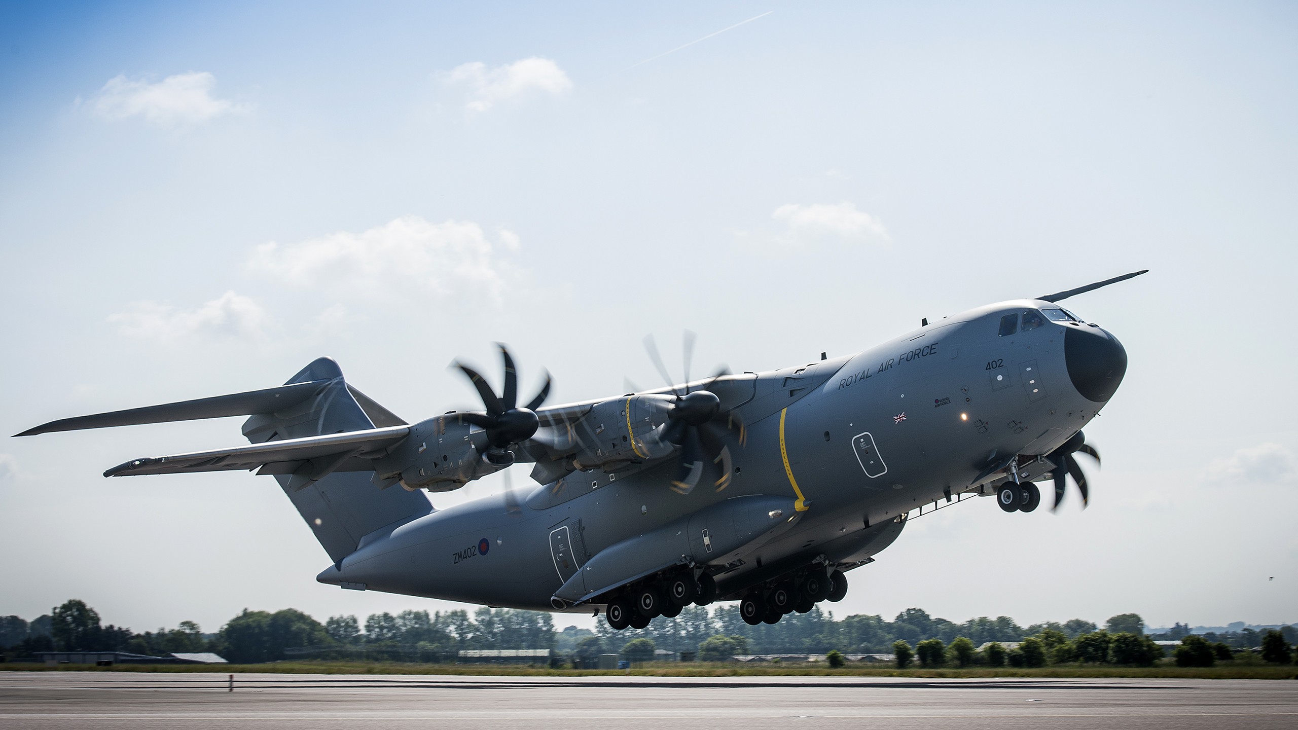 Airbus A400M Atlas, Military aircraft, Aircraft, Runway, Take off, Royal Airforce Wallpaper