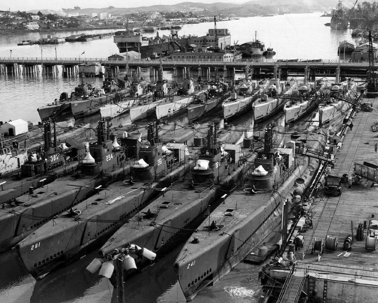 submarine, Dock Wallpaper