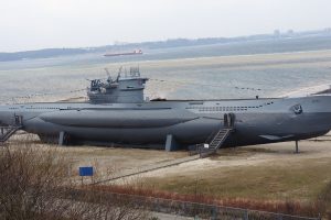 submarine, U 995