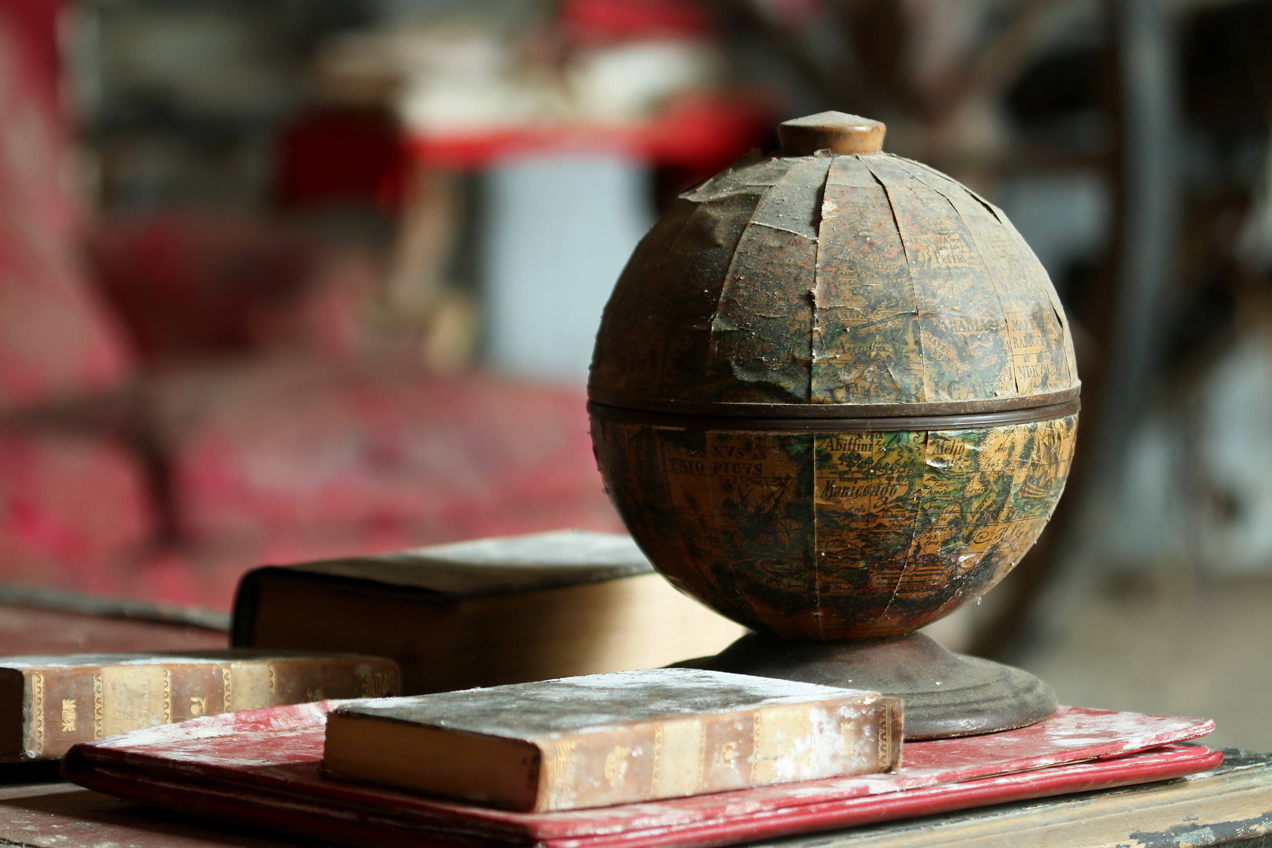 old, Globes Wallpaper