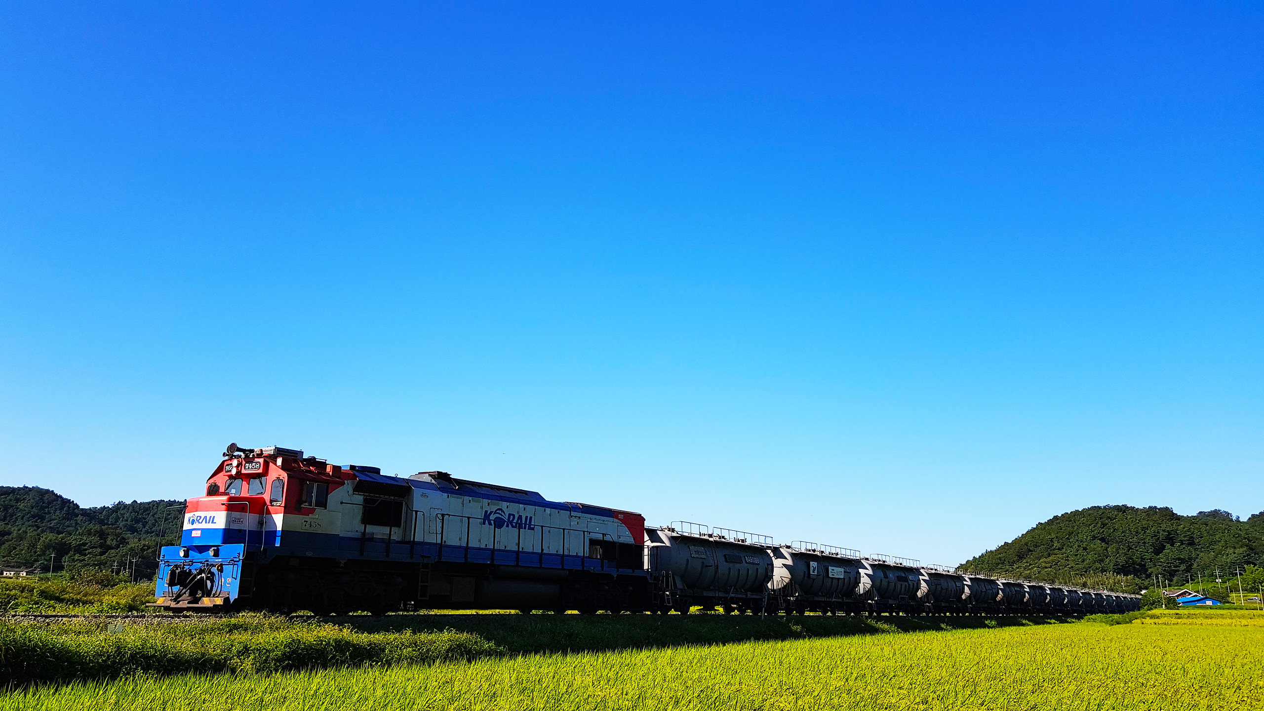 train, Freight train, South Korea, Farm, Landscape Wallpaper