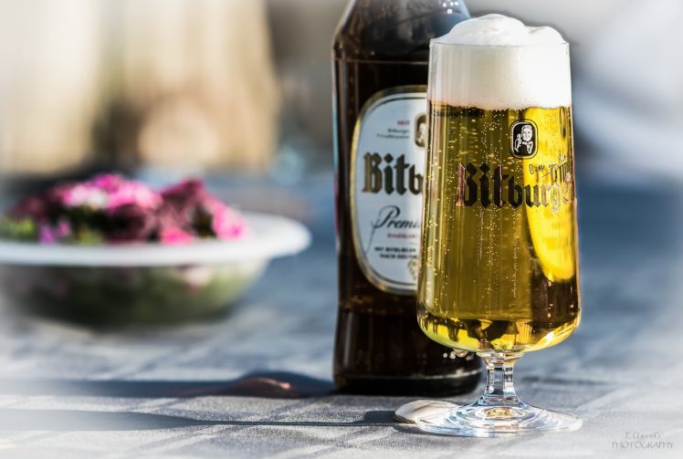 bottles, Drinking glass, Bitburger, Beer HD Wallpaper Desktop Background
