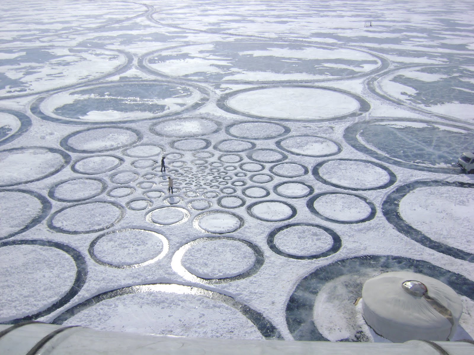 people, Men, Nature, Landscape, Winter, Snow, Lake, Frozen lake, Circle, Lake Baikal, Russia, Artwork, Ice, Environment, Siberia Wallpaper