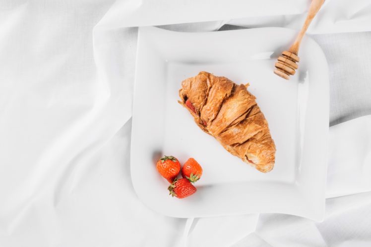 croissants, White, Plates, Strawberries, Food, Fruit HD Wallpaper Desktop Background