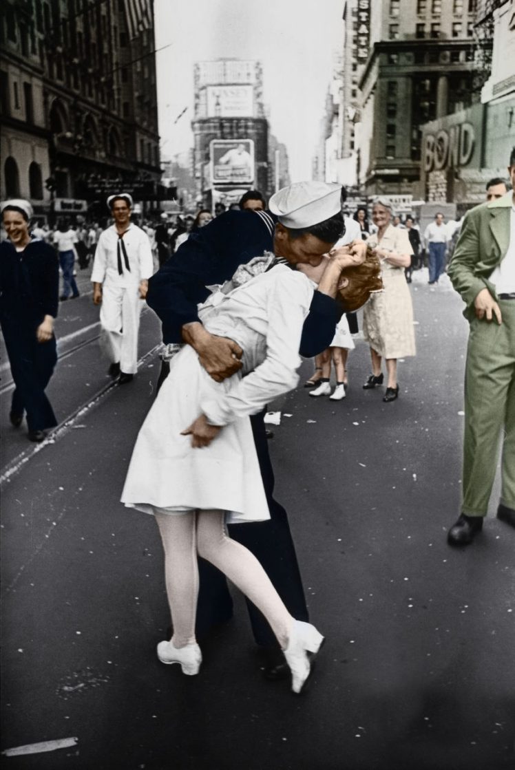 Men Women Soldier People Crowds Photography Portrait Display Vintage Colorized Photos Street White Dress Kissing New York City Marines Smiling Building Times Square Usa 1945 Wallpapers Hd Desktop And Mobile Backgrounds