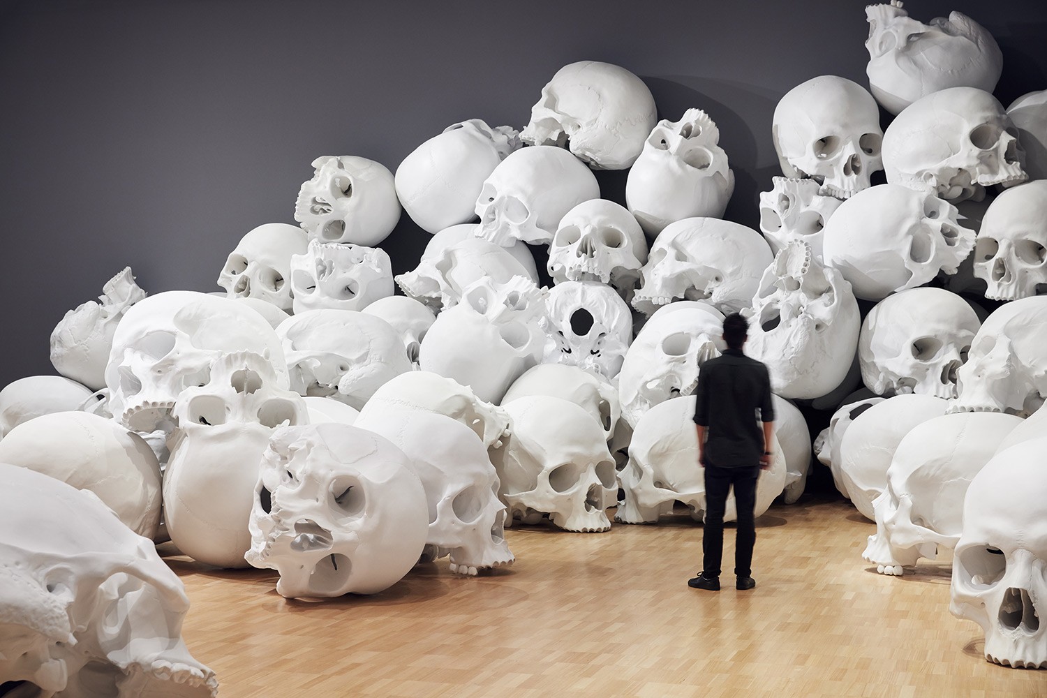 men, Ron Mueck, Skull, Artwork, Giant, Exposition, Art installation, Galleries, Sculpture, Hyperrealism, Melbourne, Australia, NGV Wallpaper