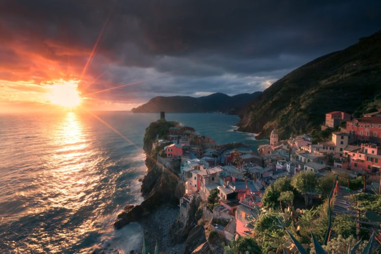 Italy, Sea, Sunlight, Vernazza HD Wallpaper Desktop Background