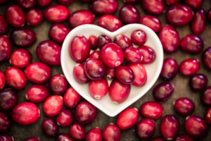 heart, Fruit, Cranberries, Red, Depth of field, Dishes, Table