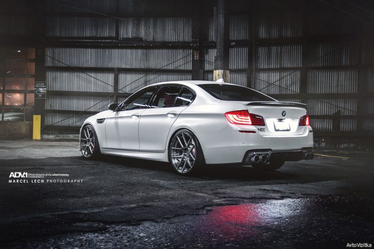 BMW M5, BMW, Garages HD Wallpaper Desktop Background