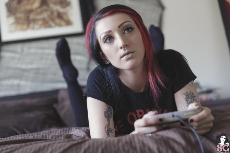 in bed, Sinister (Suicide Girls), Suicide Girls, Colorful, Piercing, Tattoo HD Wallpaper Desktop Background