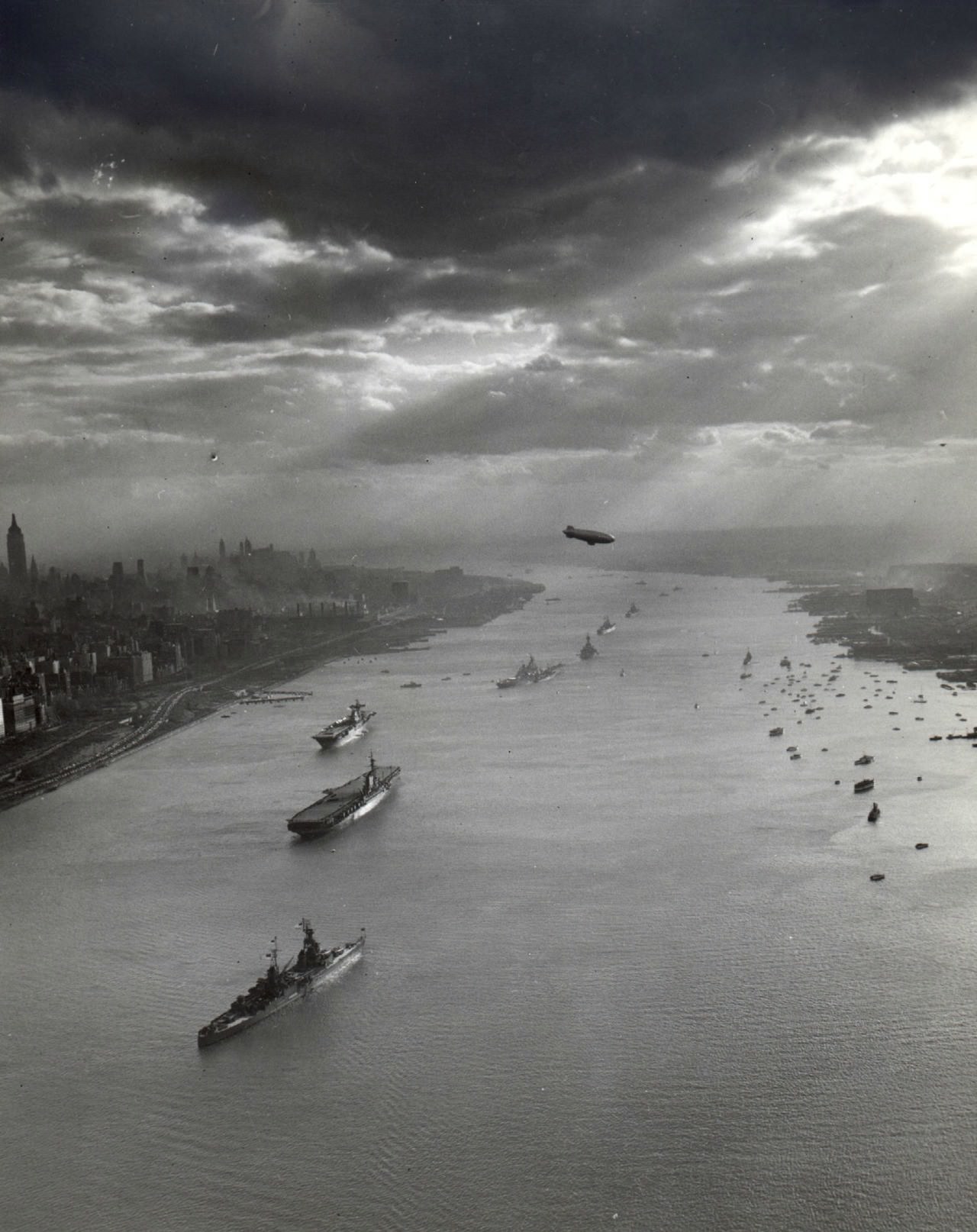 photography, Monochrome, United States Navy, River, Battleship, Ship, USA, New York City, History, 1945, Zeppelin, Clouds, Portrait display, Cityscape, Skyscraper, Sun rays, Historic, Vintage, Old photos Wallpaper