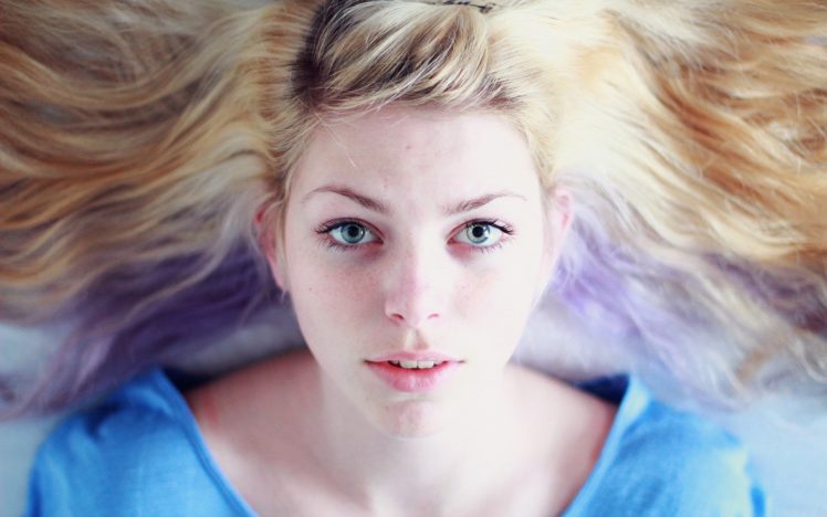 blondes, Women, Lying, Down, Faces HD Wallpaper Desktop Background