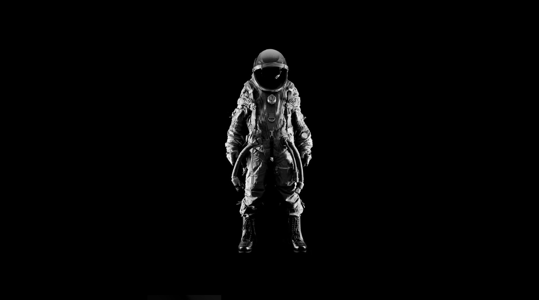 astronaut, Suit, Black, Bw Wallpaper