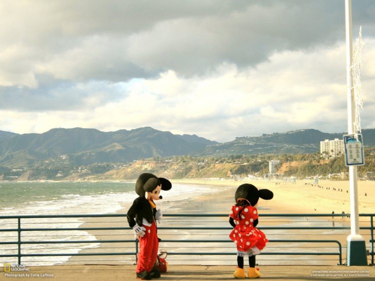 landscapes, Nature, Costume, Funny, Piers, California, National, Geographic, Mickey, Mouse, Santa, Monica, Beach, Railing, Minnie, Mouse HD Wallpaper Desktop Background