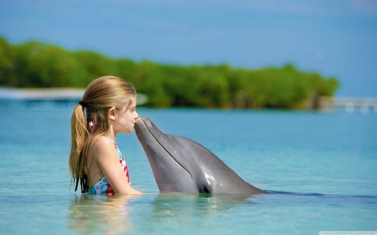 kissing, Dolphins, Friendship, Children, Sea HD Wallpaper Desktop Background
