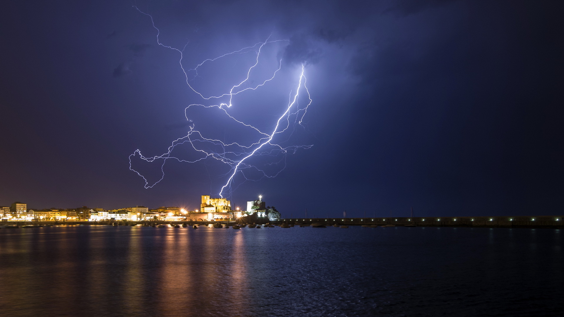 lightning, Photography, Waterways, Water, Scenic, Nature, Cities, Architecture, Storms, Skies, Clouds, Rain Wallpaper