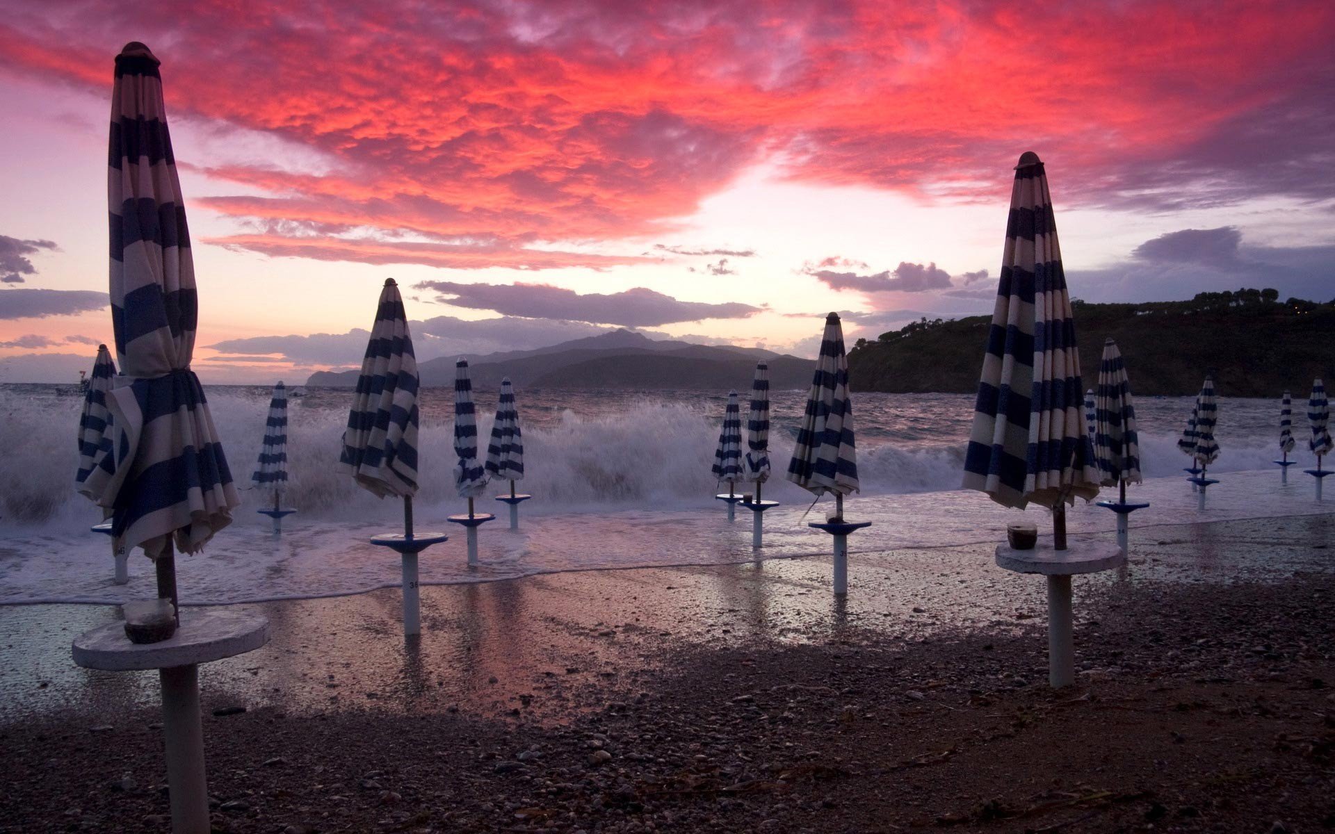 waves, Umbrellas Wallpaper