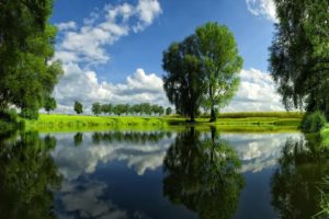 nature, Landscapes, Lakes, Water, Reflection, Pond, Shore, Grass, Filds, Trees, Spring, Seasons, Sky, Clouds, Sunlight, Green, Color, Contrast