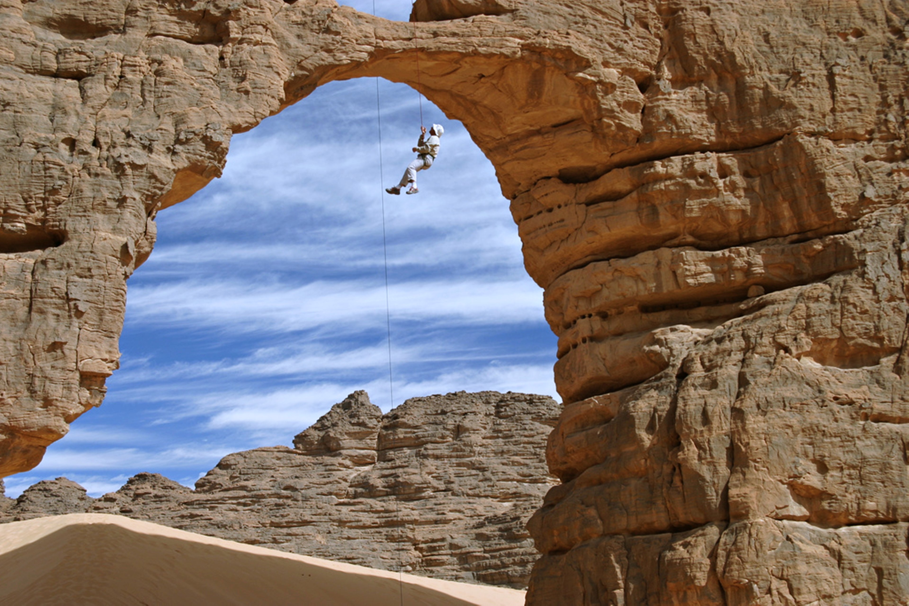 algeria, Climbing, Desert, Mountains, Tassili, Hoggar, Hobby, Sports, Rocks, Sand, Clouds, Sky, Landscape, Nature Wallpaper