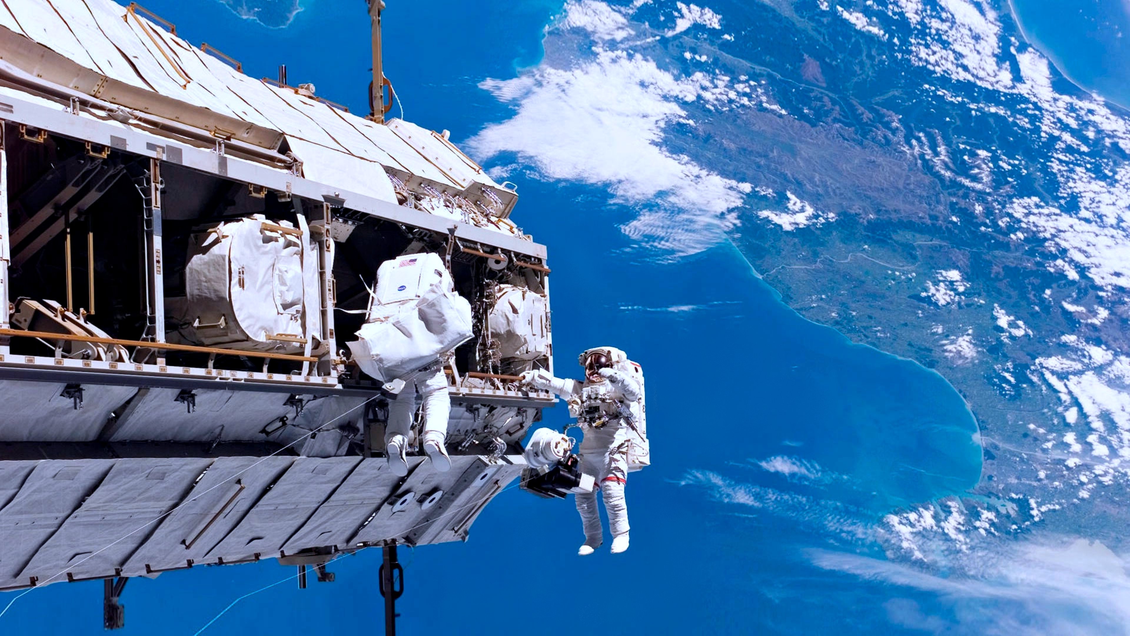 astronauts, Unpack, Satellite, Base, Space, Shuttle, Sky, Earth, Technology, Nasa Wallpaper