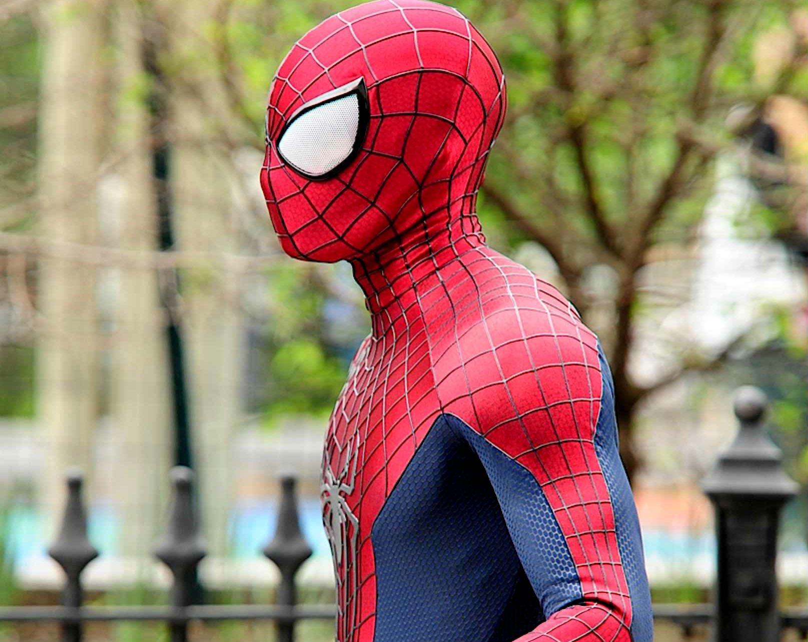 Новые костюмы человека паука 2. Человек паук. Новый человек паук костюм. Щелоба паук. Крутые костюмы человека паука.