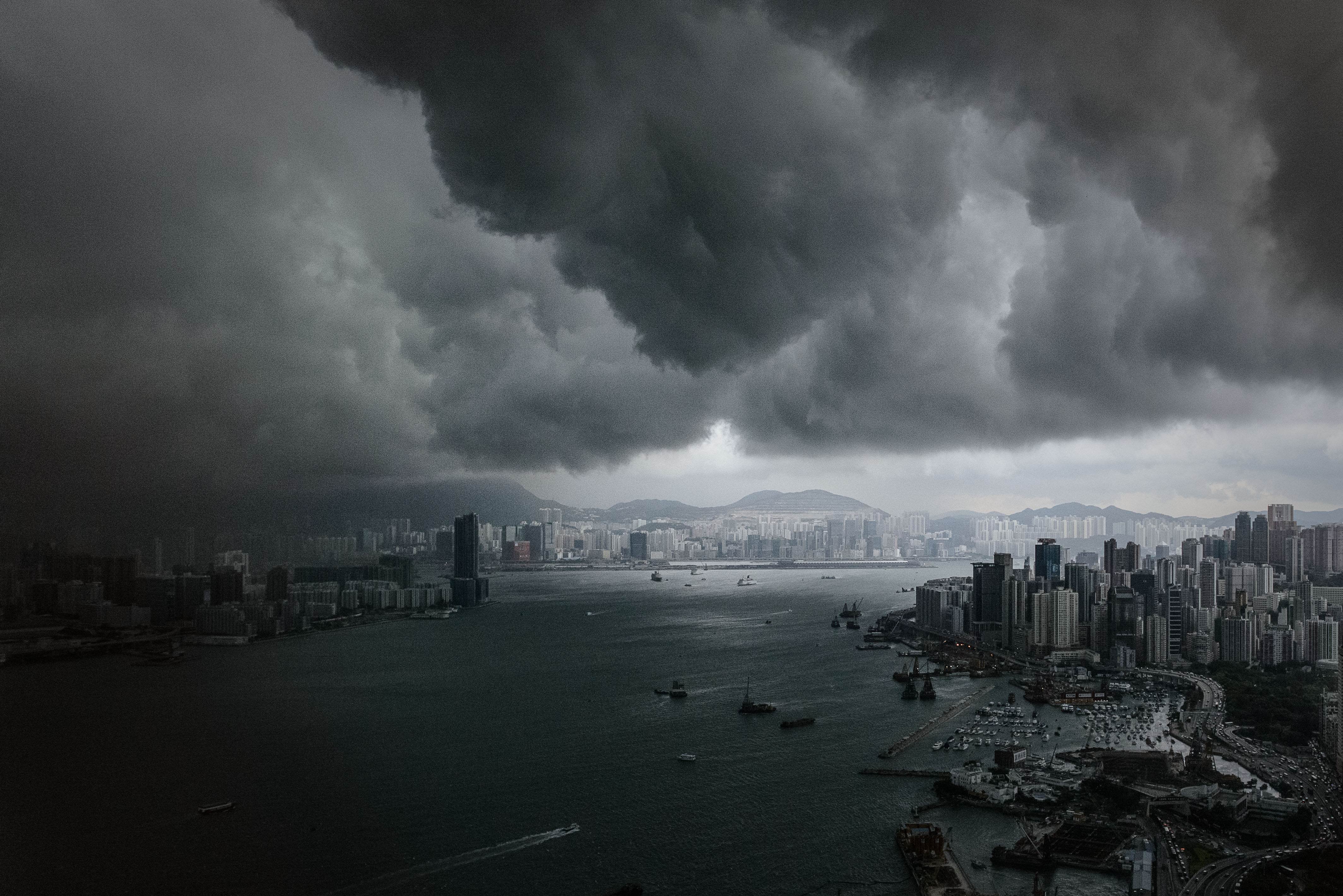 into the storm, Action, Thriller, Into, Storm, Disaster, Apocalyptic Wallpaper