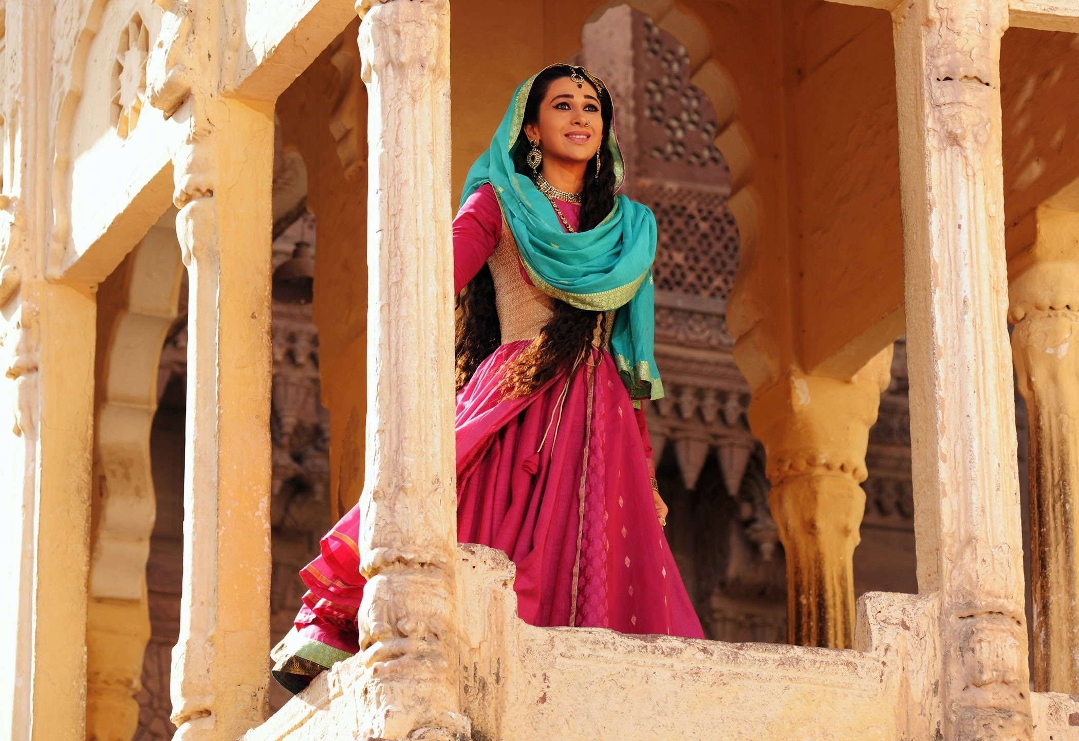 dangerous, Ishhq, Bollywood, Supernatural, Thriller, Karisma, Kapoor Wallpaper