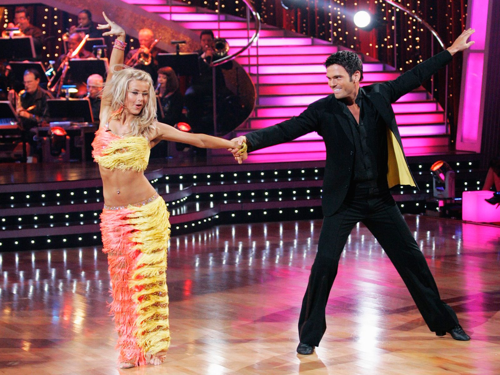 Download hd wallpapers of 378074-dancing-with-the-stars, Family, Gameshow, Danc...