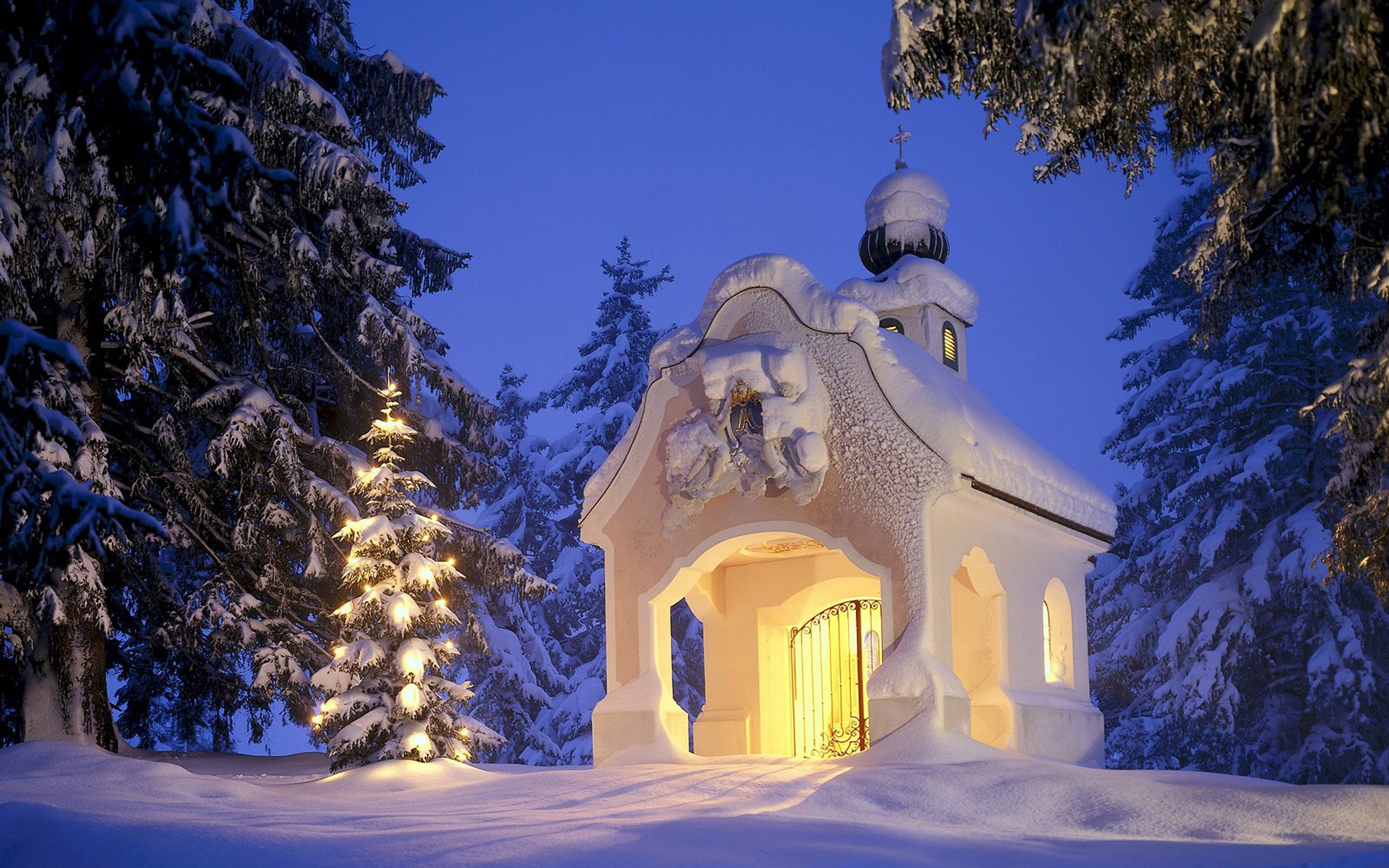 Места связанные с новым годом. Сказочный домик зимой. Новогодняя природа. Новогодняя зима. Церковь зимой.