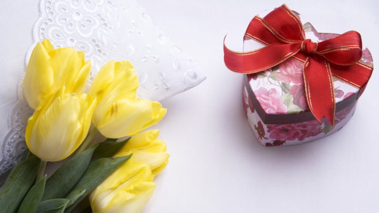 tulips, Yellow, Gifts, Heart, Ribbon, Flowers, Easter HD Wallpaper Desktop Background