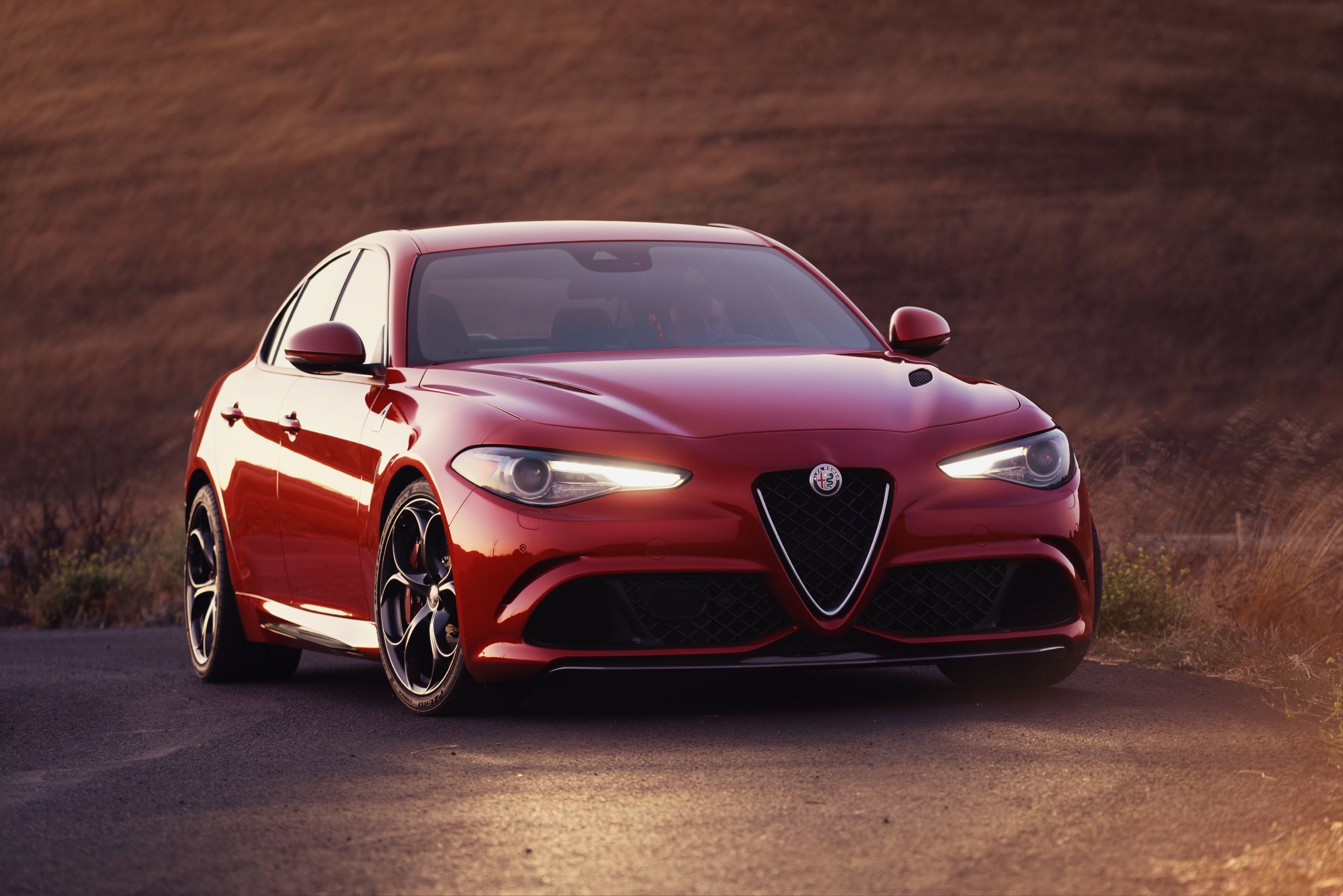 Alfa romeo giulia quadrifoglio обои