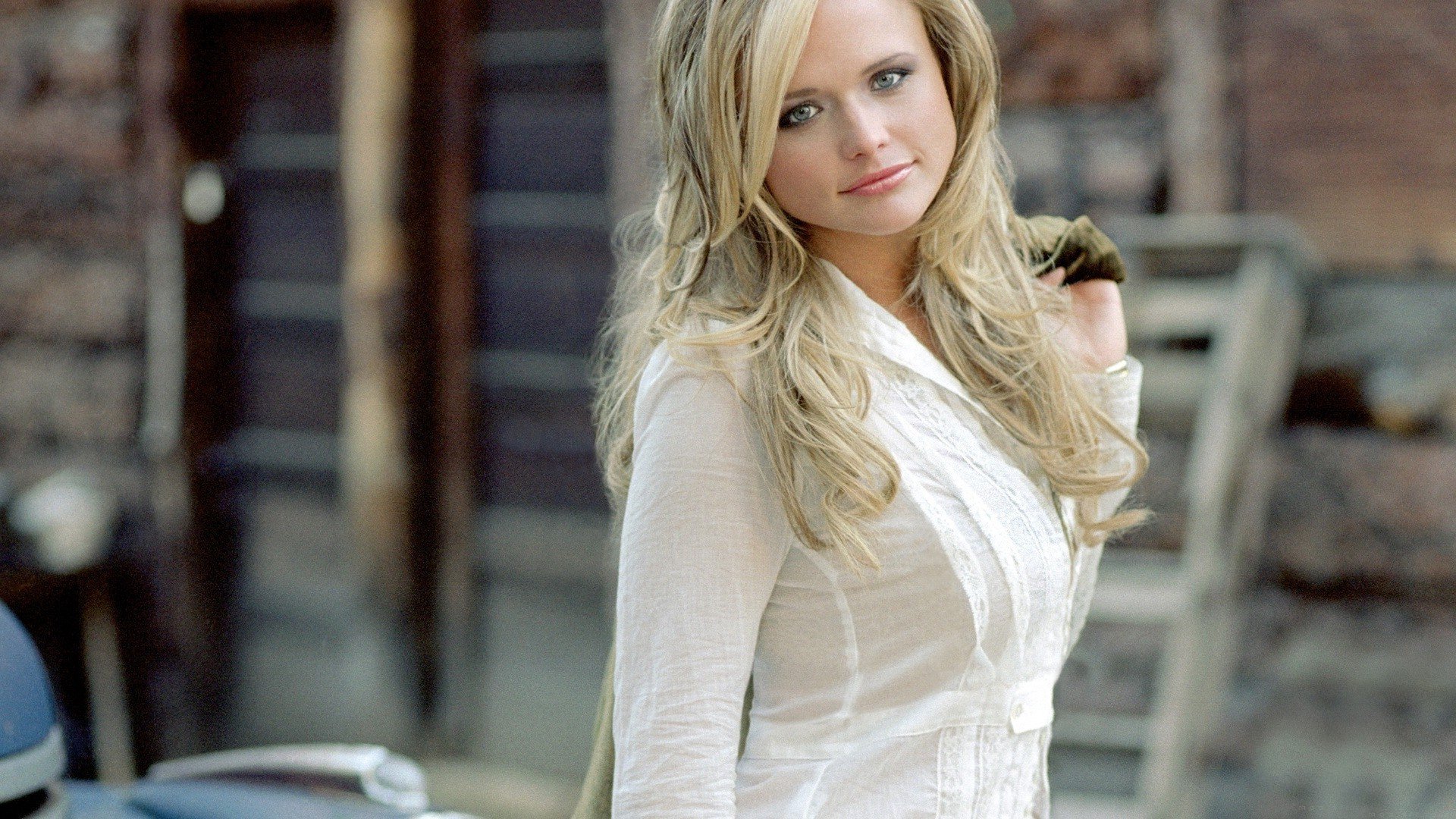 What song are y’all looking forward to most? 💌, 1. Armadillo, 2. Dammit  Randy, 3. Looking Back on Luckenbach, 4. Santa Fe (feat. Parker McCollum),  5. January Heart, 6. Wranglers, 7. Run, 8. Alimony, ..., image size:1920x1080