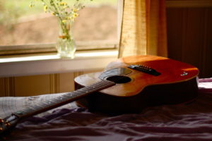 bed, Guitar