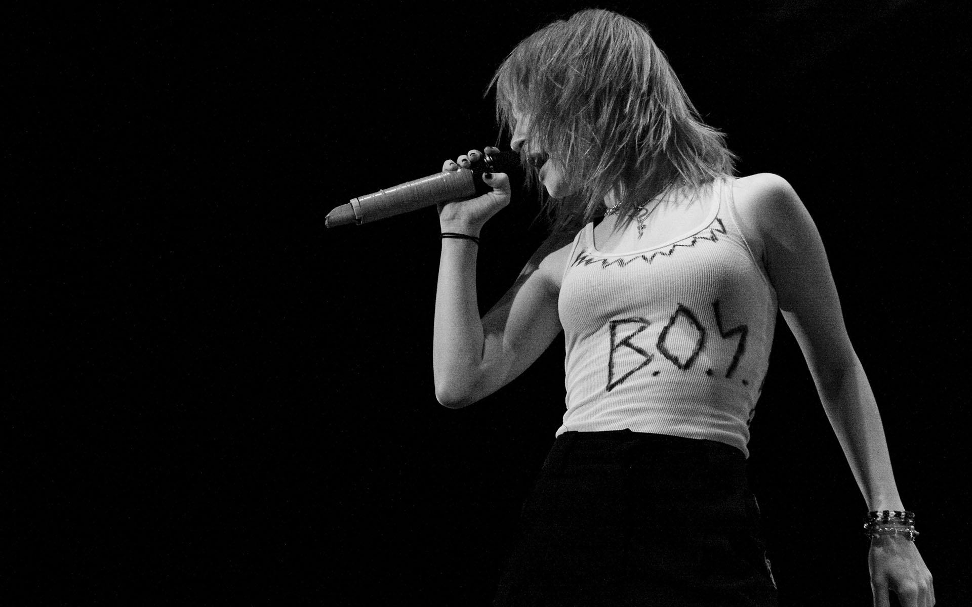 hayley, Williams, Paramore, Concert, Bw, Black, White, People, Singer, Microphone, Women, Females, Redheads, Babes Wallpaper