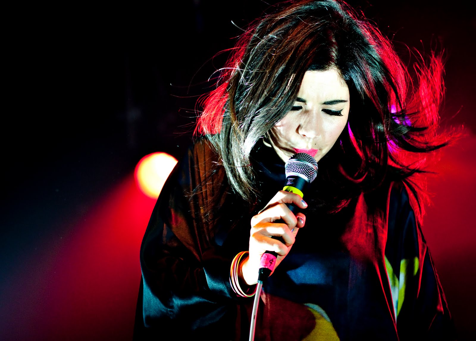 marina, And, The, Diamonds, Blonde, Face, Microphone, Concert Wallpaper