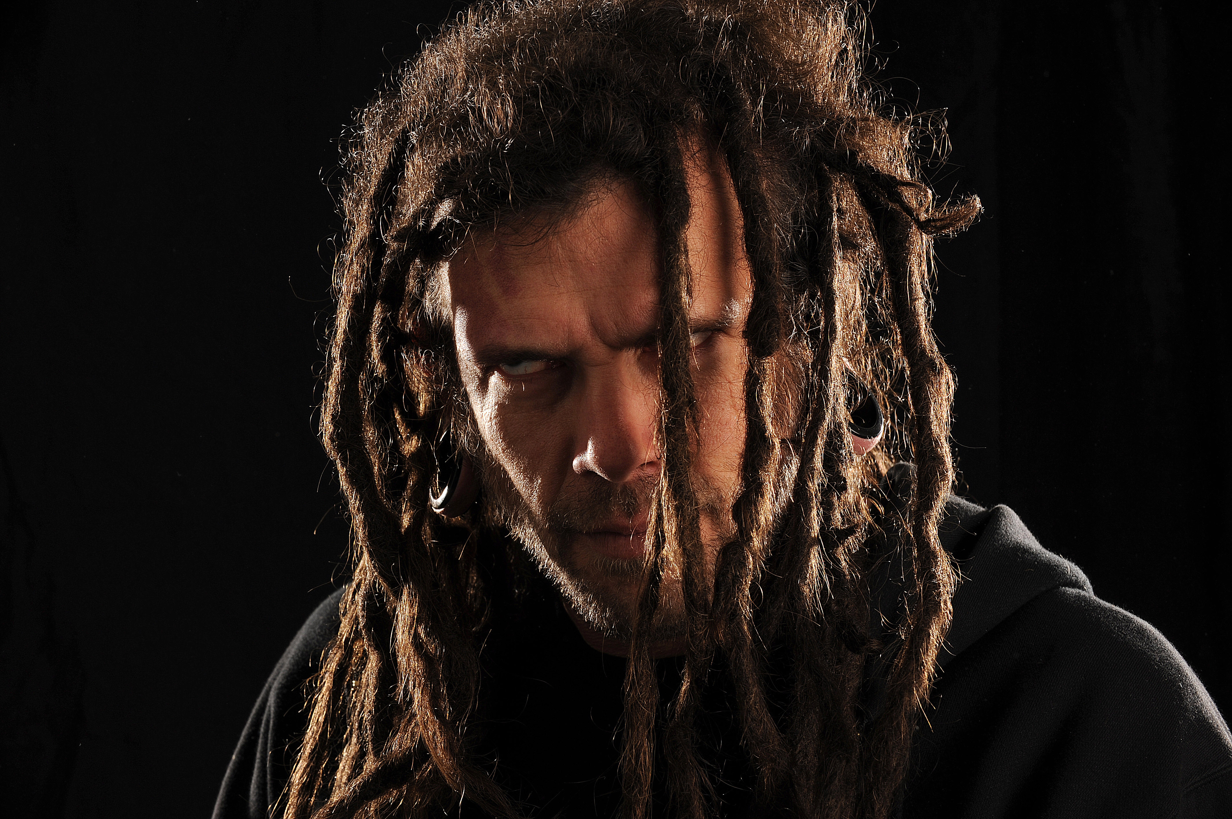 Группа с дредами. Корпиклаани солист. Six feet under вокалист. Six feet under вокалист. Группа с дредами.