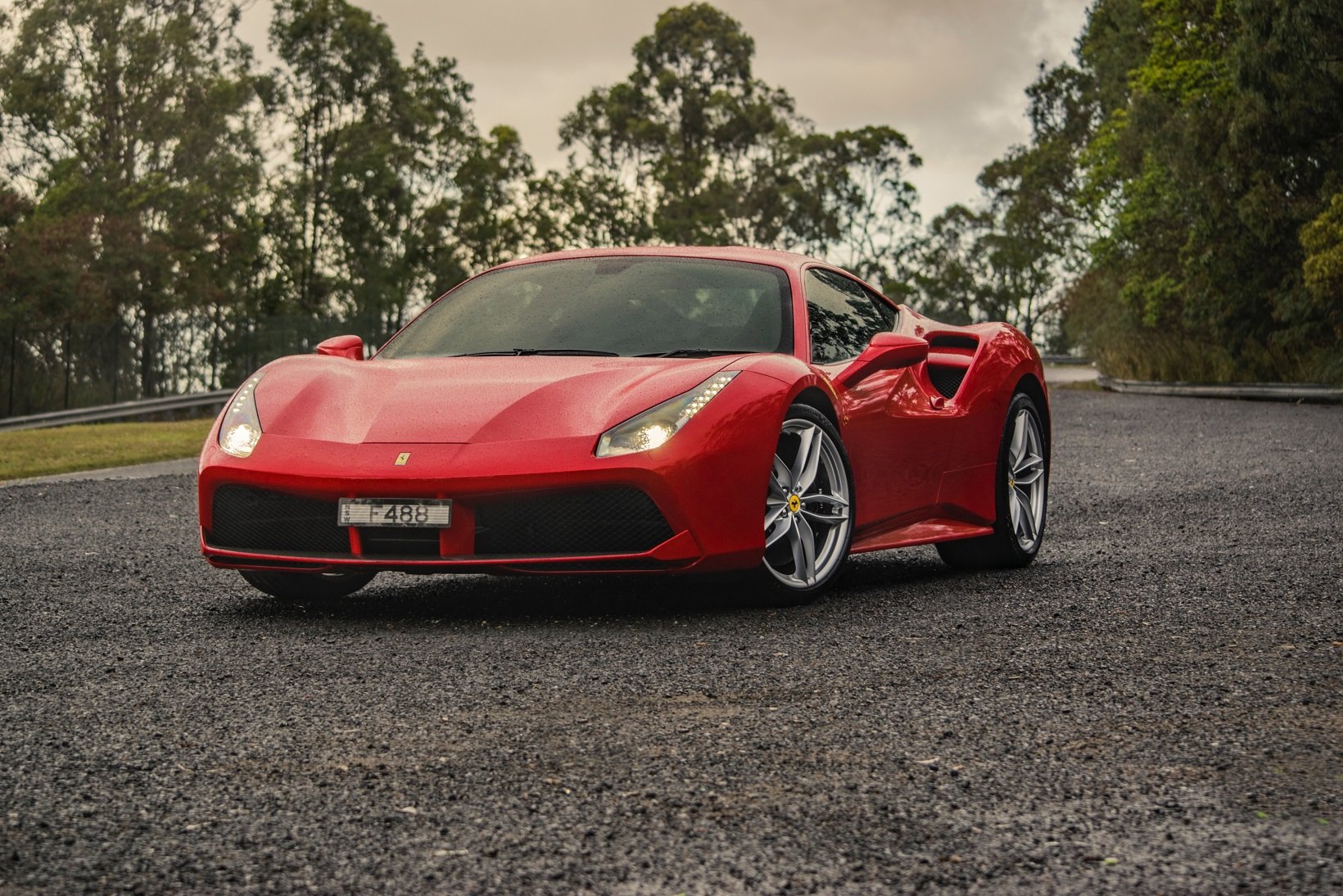 Автомобиль Ferrari 488 GTB