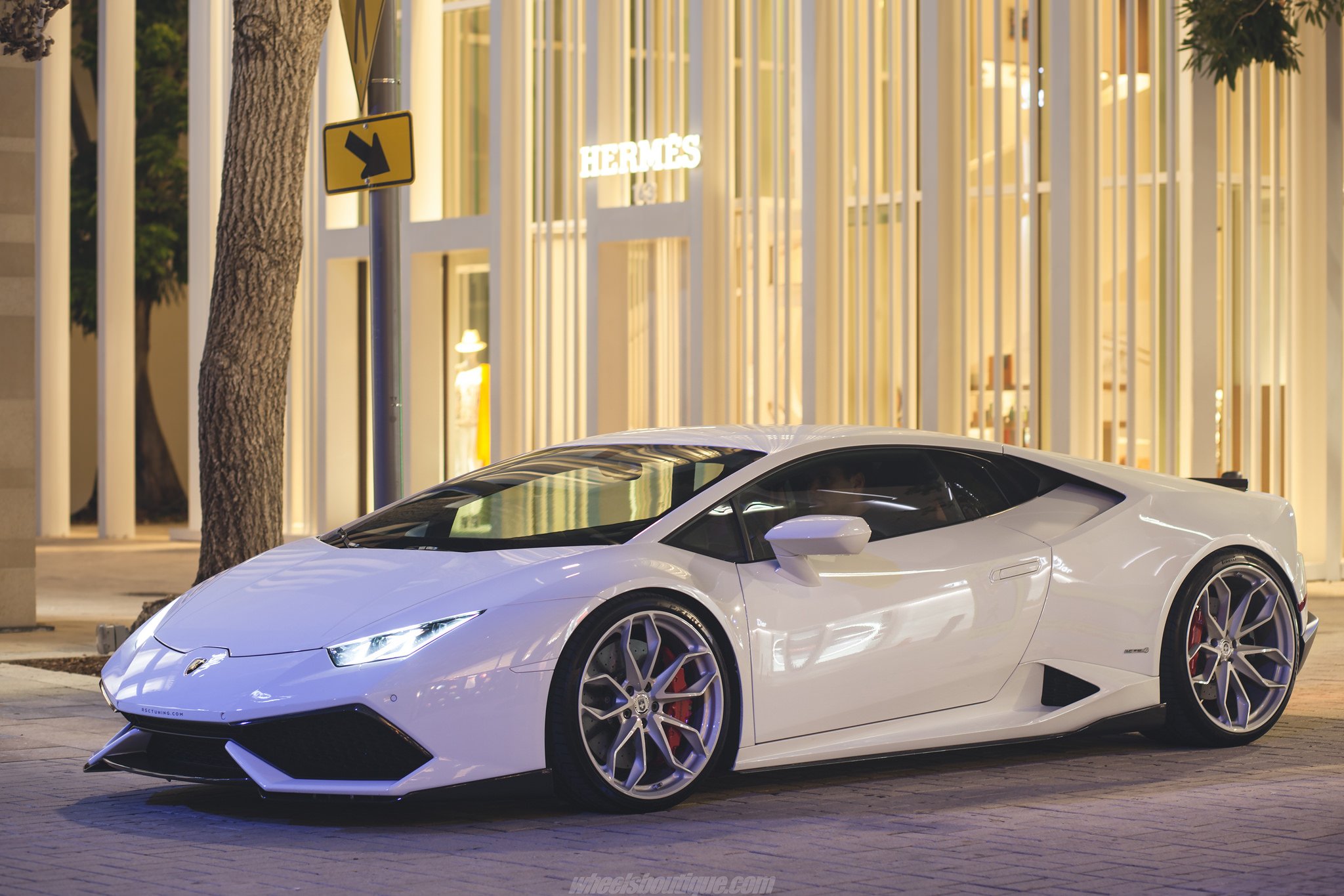 Lamborghini Huracan Р±РµР»С‹Р№