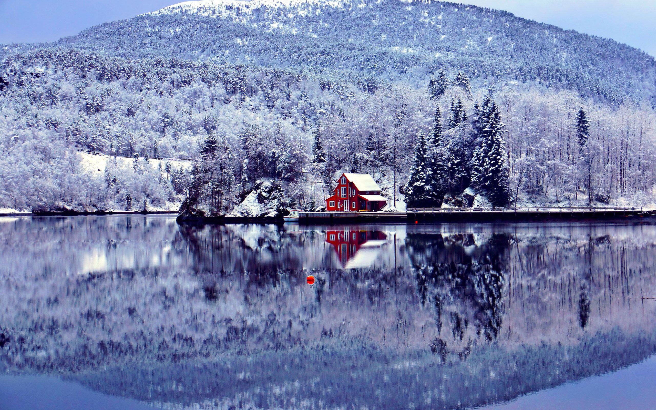 red lakehouse in winter 6106 Wallpaper