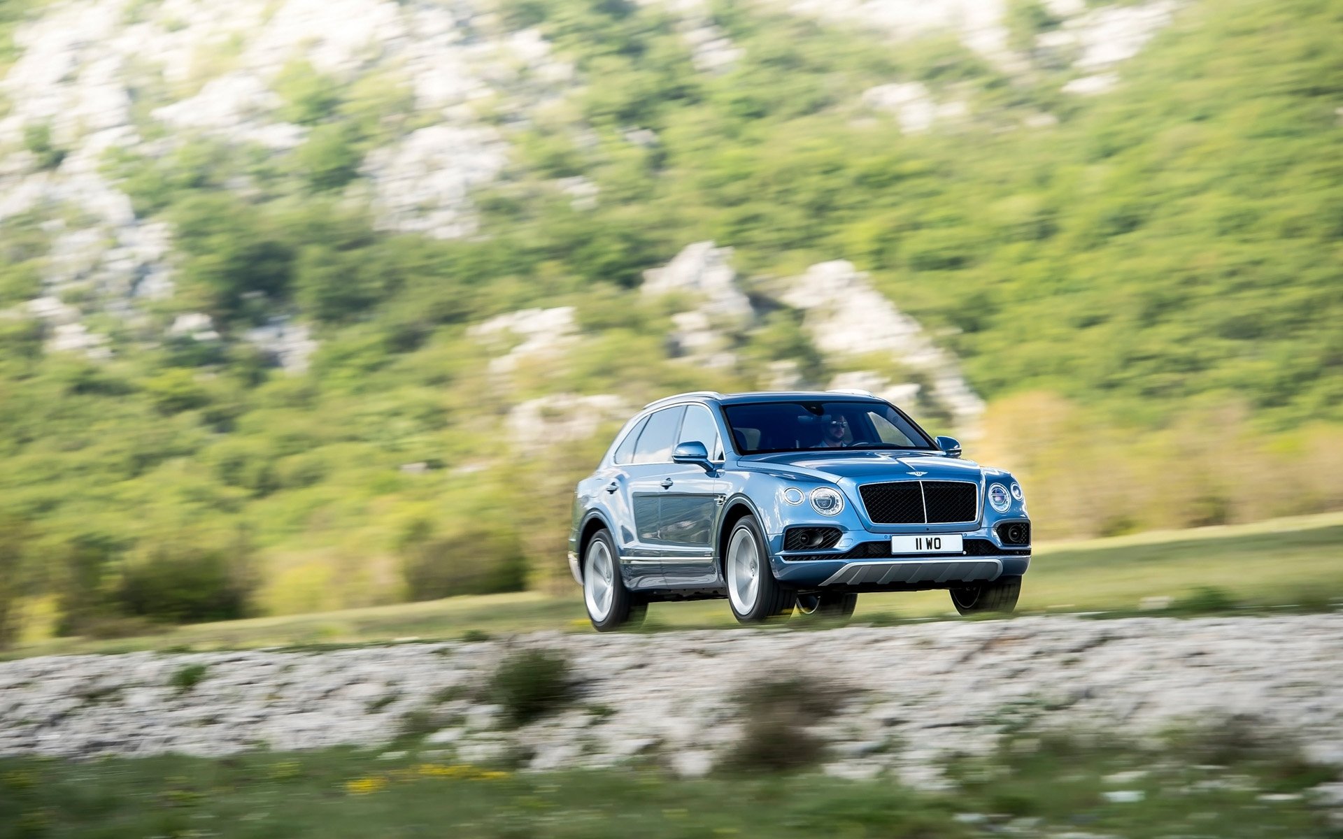 2017 bentley bentayga diesel motion 9 1920x1200 Wallpaper