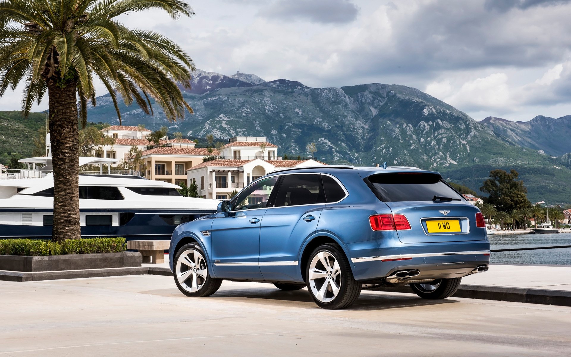 2017 bentley bentayga diesel static 7 1920x1200 Wallpaper