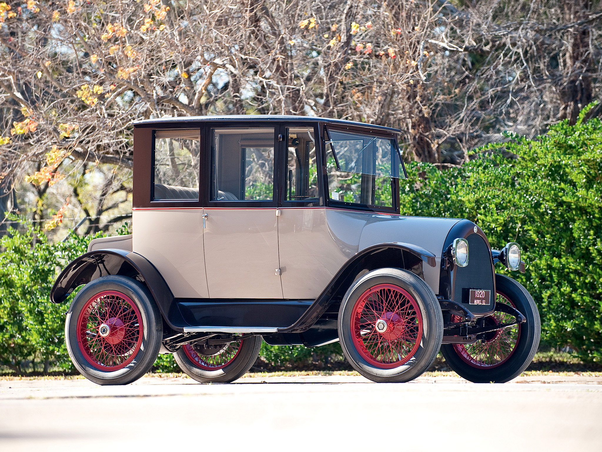 1920 detroit electric model 82 retro old 2