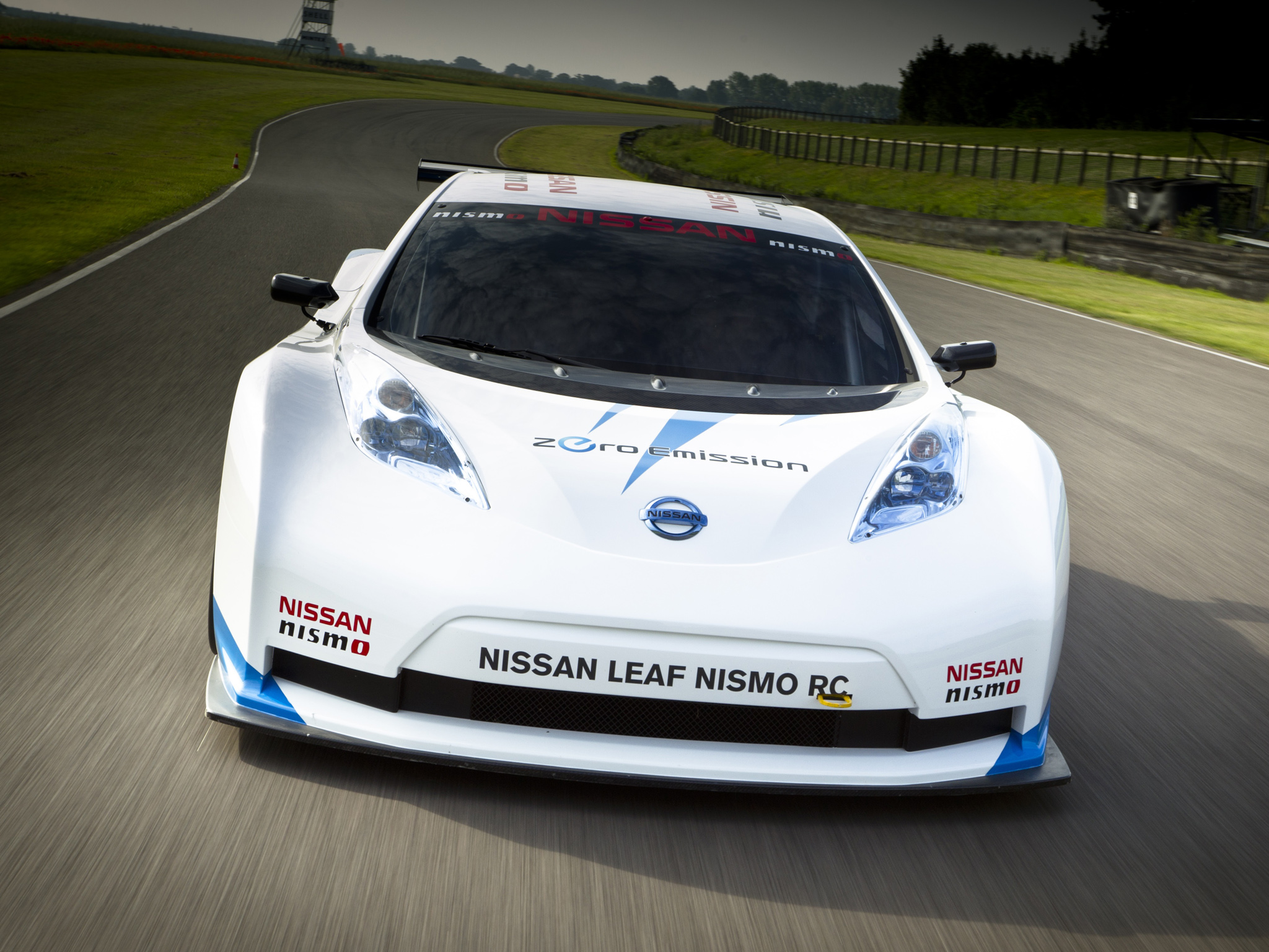 Автомобиль Nissan ZEOD RC