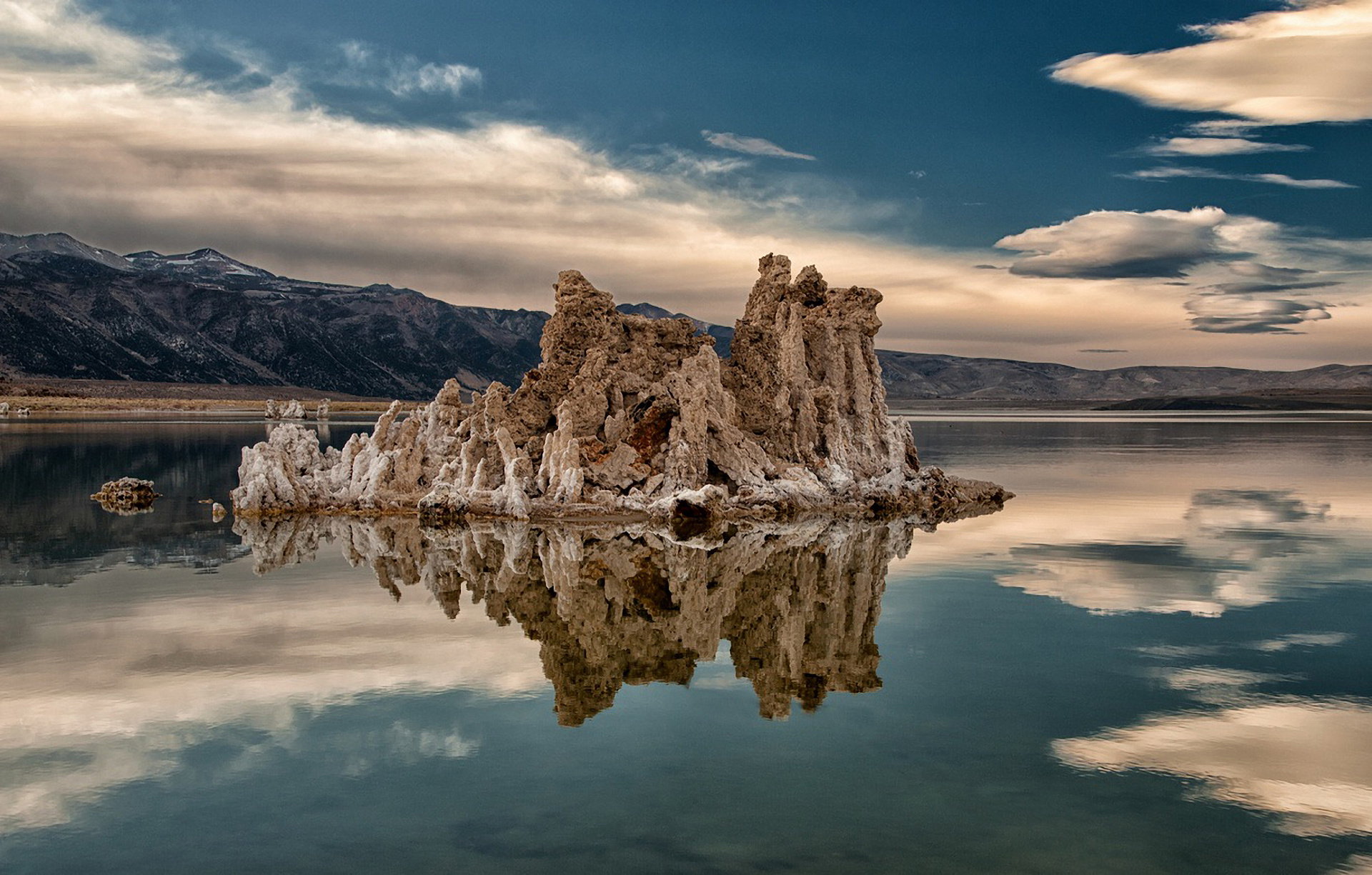 landscape, Mountains, Lake, Sky, Clouds, Island, Bokeh Wallpaper