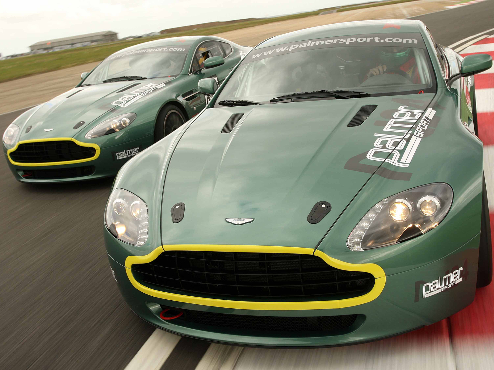 Aston Martin v8 2007