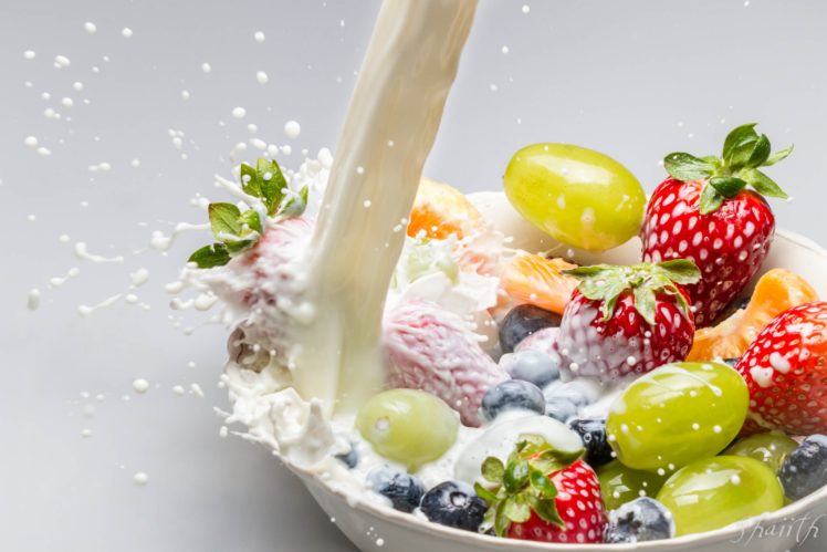 milk, Berries, Strawberries, Grapes, Golubmka, Tangerines, Drops HD Wallpaper Desktop Background