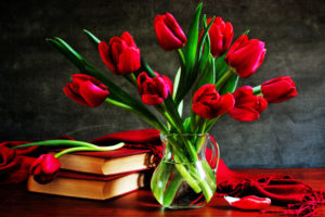 red, Tulips, In, Vase, On, The, Table